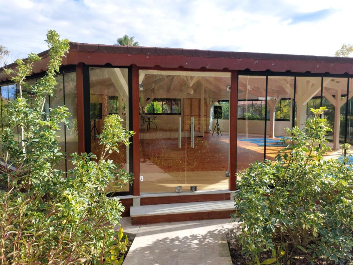 Nerissa Hotel Cirali Bagian luar foto