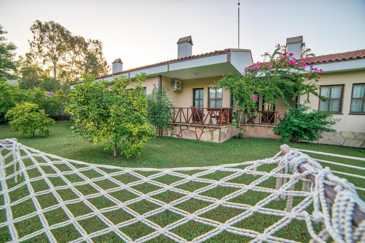 Nerissa Hotel Cirali Bagian luar foto