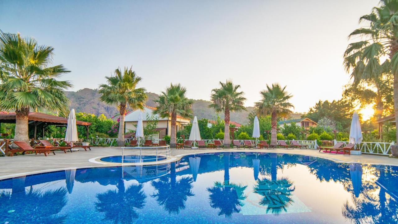 Nerissa Hotel Cirali Bagian luar foto